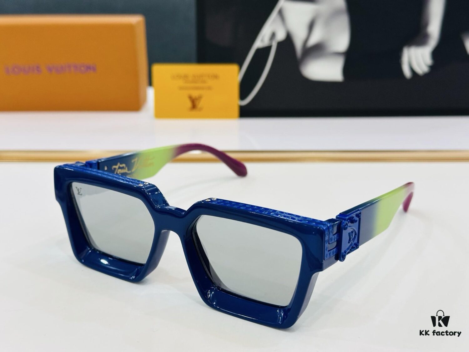 6931af21ccd8ab3d7afa32a6 LOUIS VUITTON LV Luxury Version M96006 Sunglasses with Dense Golden Logo Pattern Size 56□17