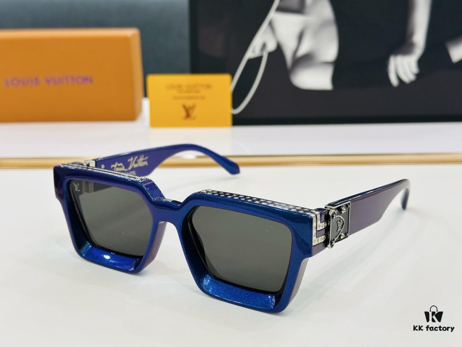 6931af21ccd8ab3d7afa32a9 LOUIS VUITTON LV Luxury Version M96006 Sunglasses with Dense Golden Logo Pattern Size 56□17