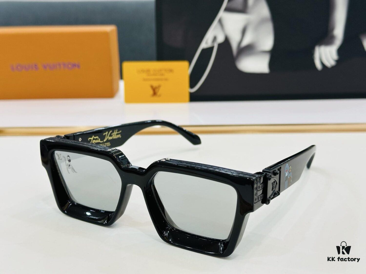 6931af21ccd8ab3d7afa32ab LOUIS VUITTON LV Luxury Version M96006 Sunglasses with Dense Golden Logo Pattern Size 56□17