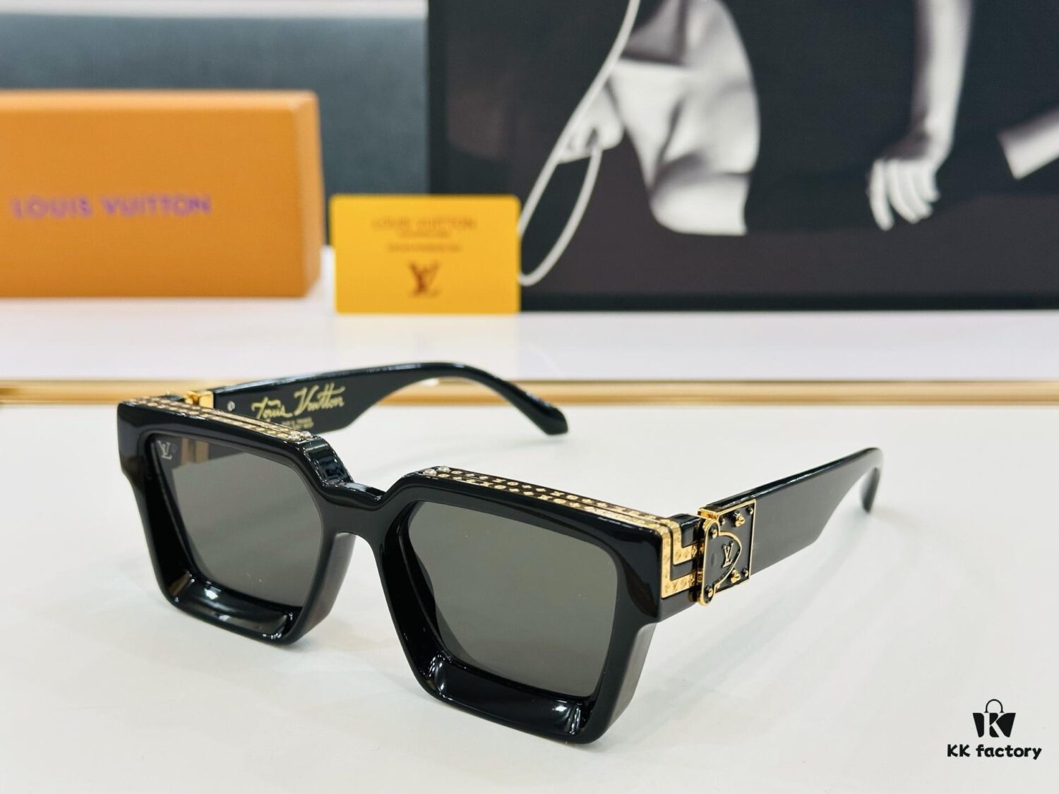 6931af21ccd8ab3d7afa32ac LOUIS VUITTON LV Luxury Version M96006 Sunglasses with Dense Golden Logo Pattern Size 56□17