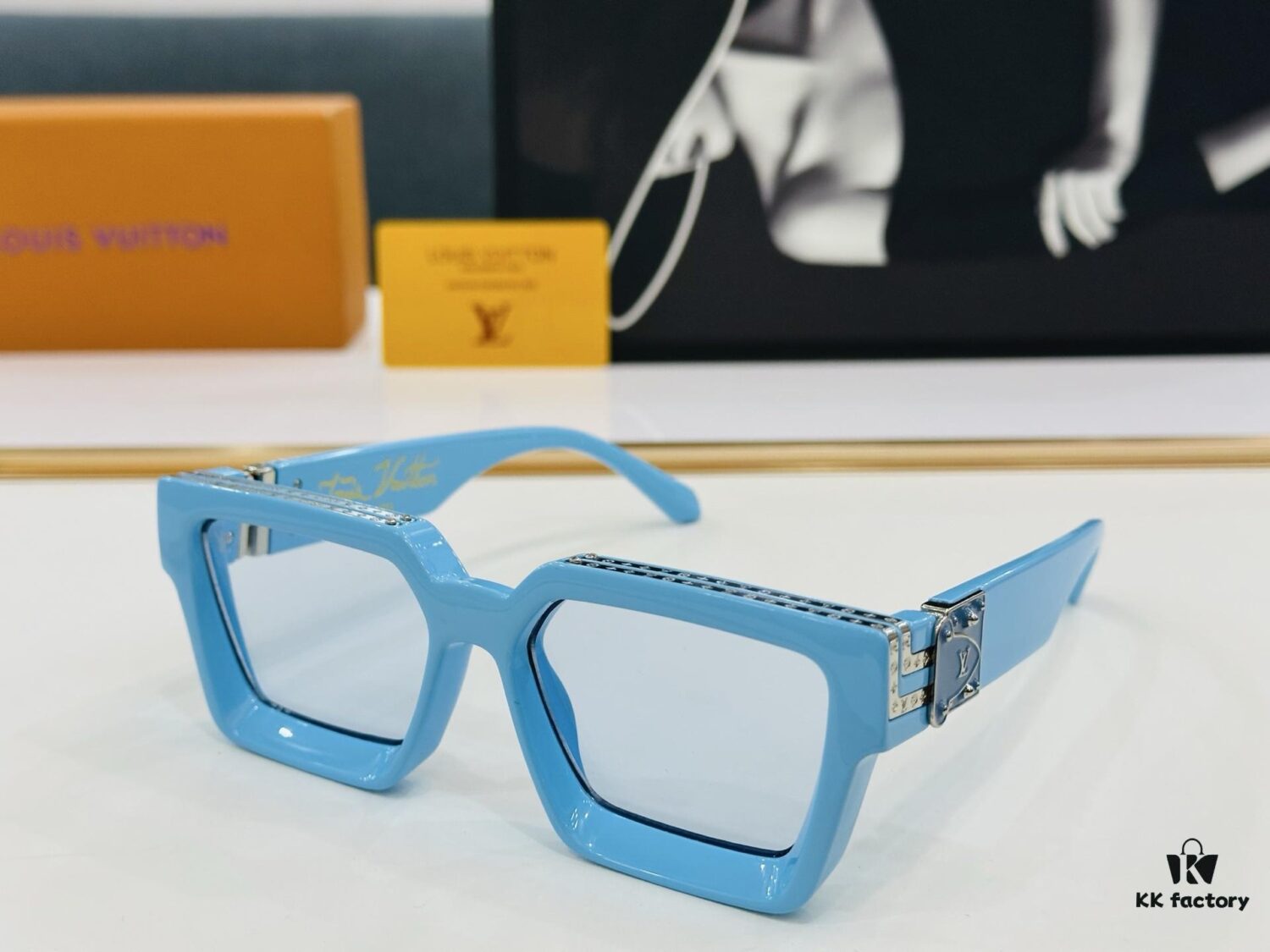 6931af22ccd8ab3d7afa32b1 LOUIS VUITTON LV Louis Family M96006 Size 56□17 Luxury Edition, Densely Woven Logo Gold Frame, Exquisite BM Sunglasses