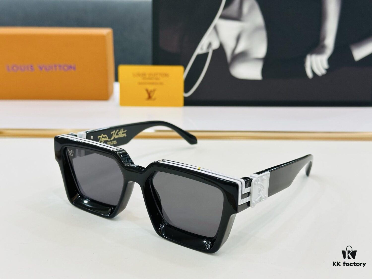 6931af22ccd8ab3d7afa32b2 LOUIS VUITTON LV Louis Family M96006 Size 56□17 Luxury Edition, Densely Woven Logo Gold Frame, Exquisite BM Sunglasses