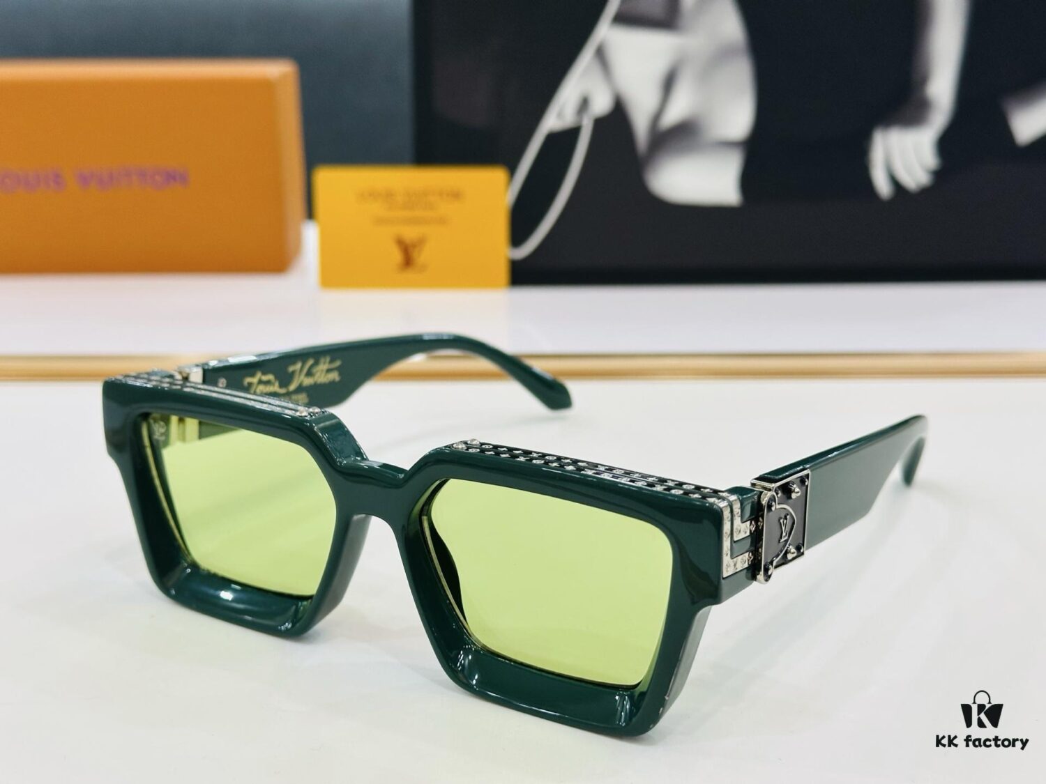 6931af22ccd8ab3d7afa32b4 LOUIS VUITTON LV Louis Family M96006 Size 56□17 Luxury Edition, Densely Woven Logo Gold Frame, Exquisite BM Sunglasses