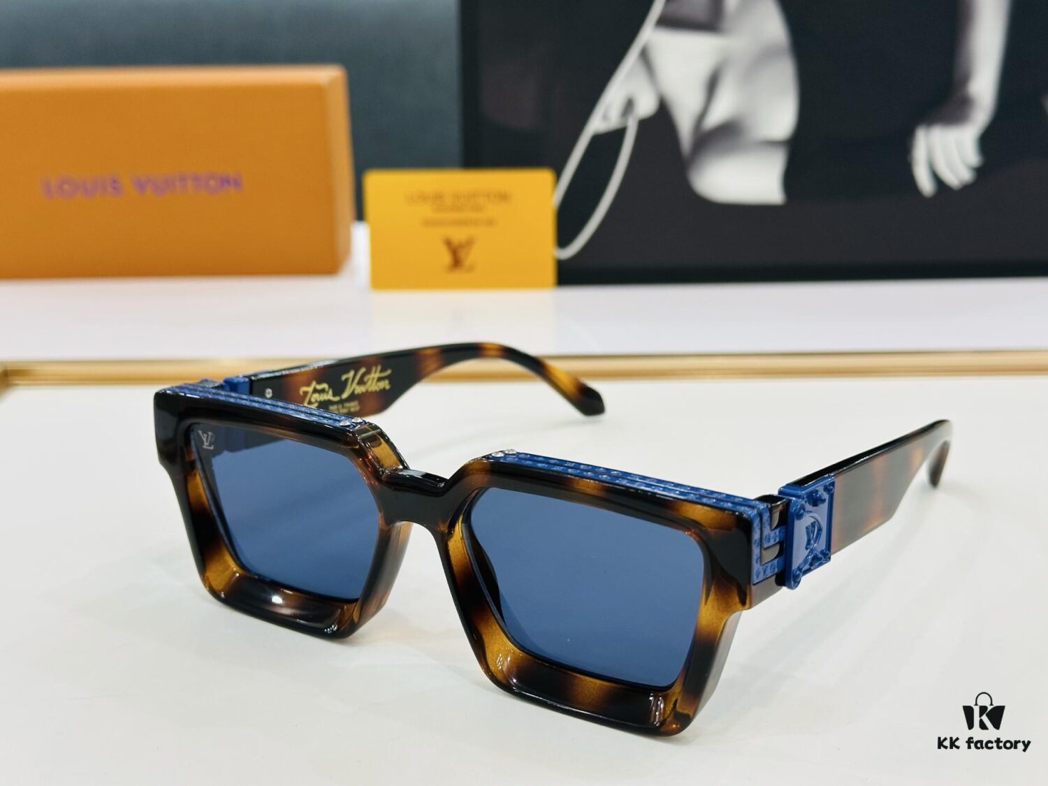 6931af22ccd8ab3d7afa32b5 LOUIS VUITTON LV Louis Family M96006 Size 56□17 Luxury Edition, Densely Woven Logo Gold Frame, Exquisite BM Sunglasses