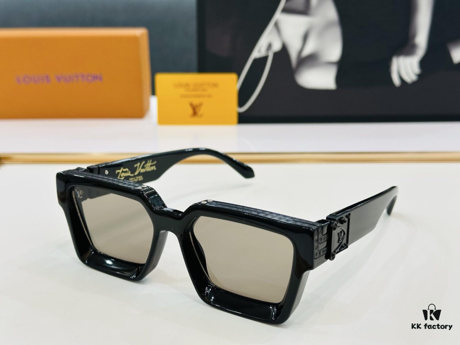 6931af22ccd8ab3d7afa32b6 LOUIS VUITTON LV Louis Family M96006 Size 56□17 Luxury Edition, Densely Woven Logo Gold Frame, Exquisite BM Sunglasses
