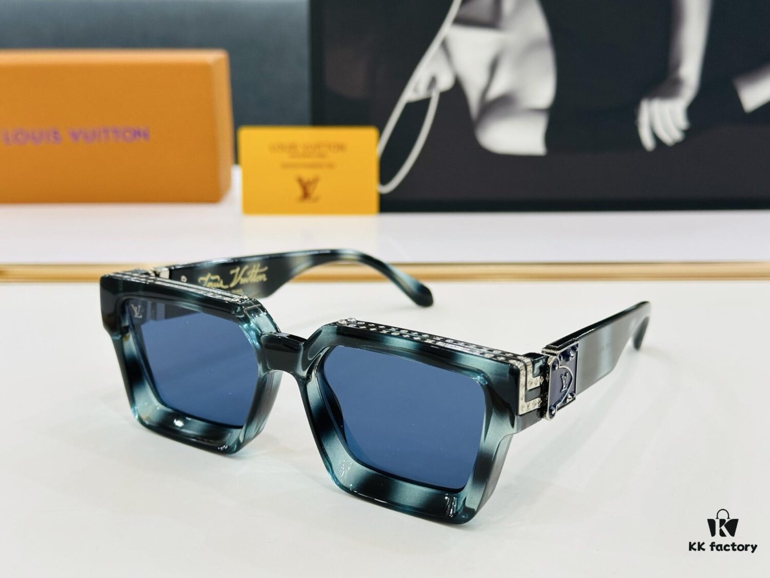 6931af23ccd8ab3d7afa32c0 LOUIS VUITTON LV Maison M96006 Size 56□17 Luxury Edition Golden Dense Logo Sunglasses