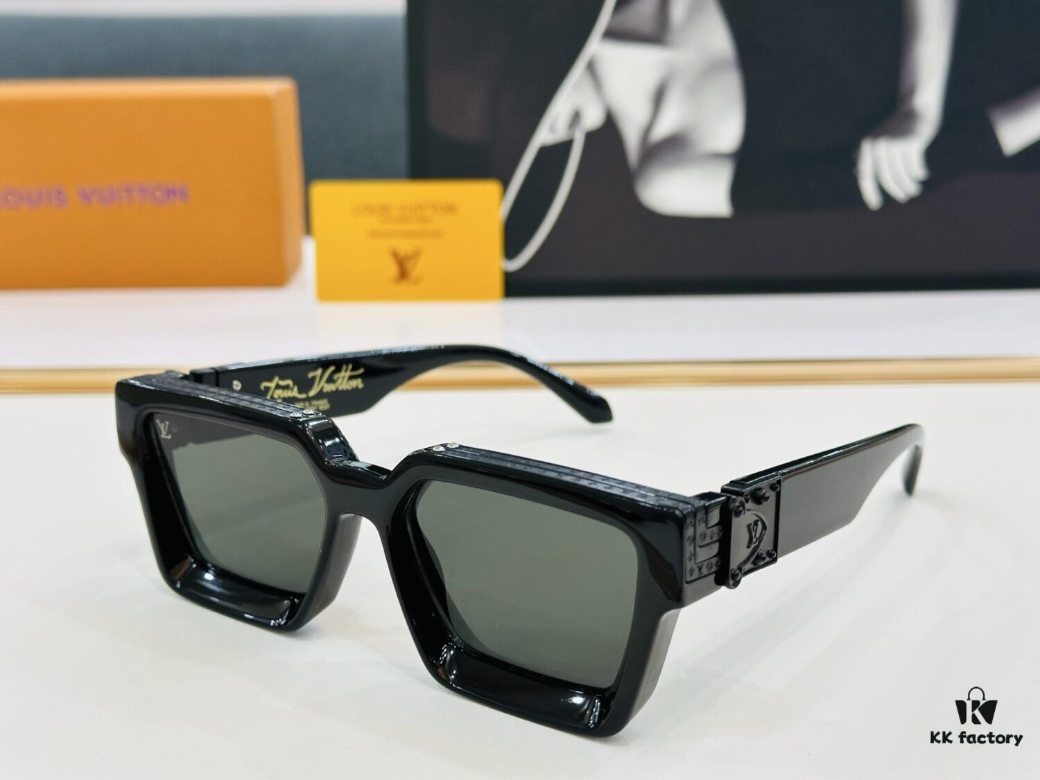 6931af23ccd8ab3d7afa32c3 LOUIS VUITTON LV Maison M96006 Size 56□17 Luxury Edition Golden Dense Logo Sunglasses