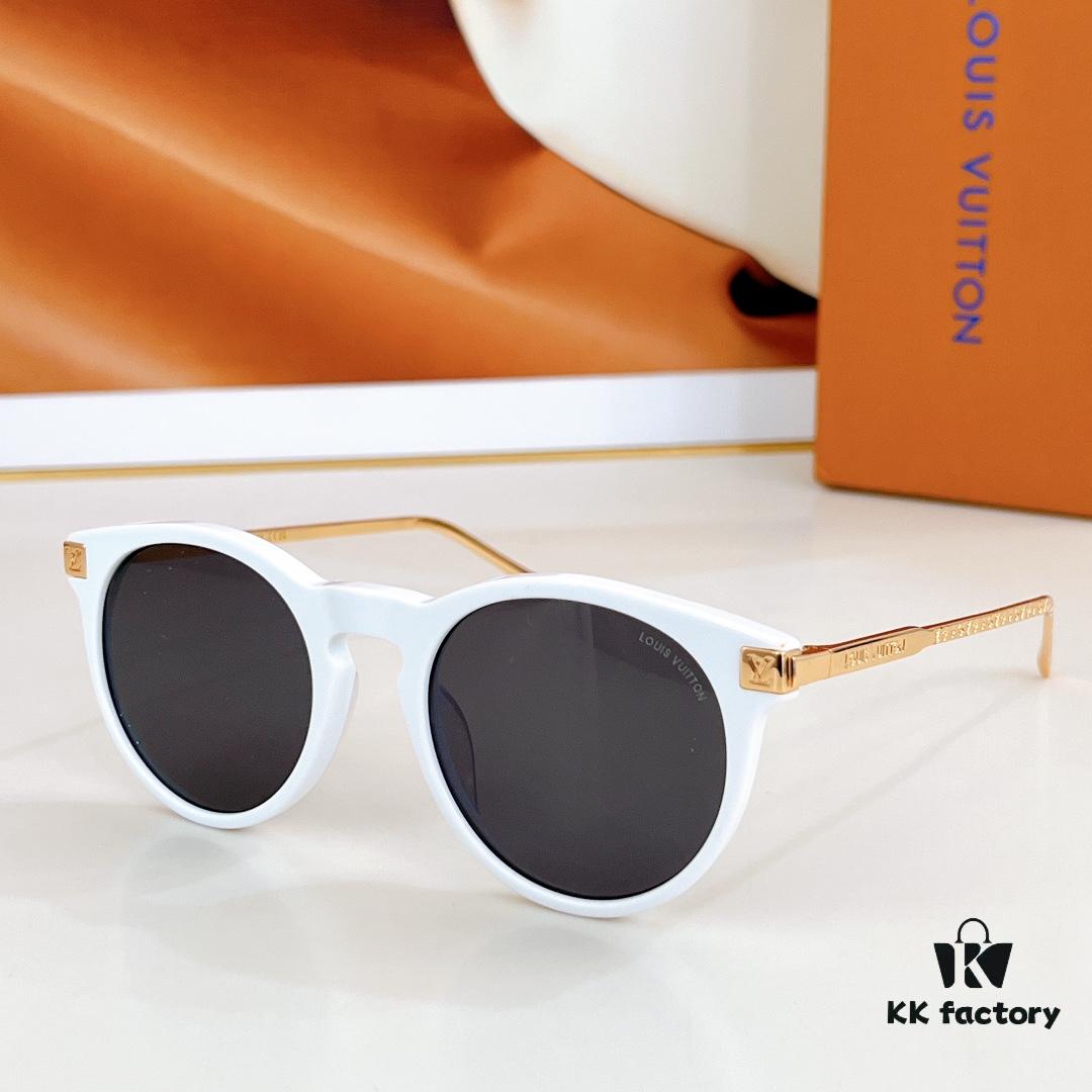 135 LOUIS VUITTON MOD: Z1669E Size: 52-21 140