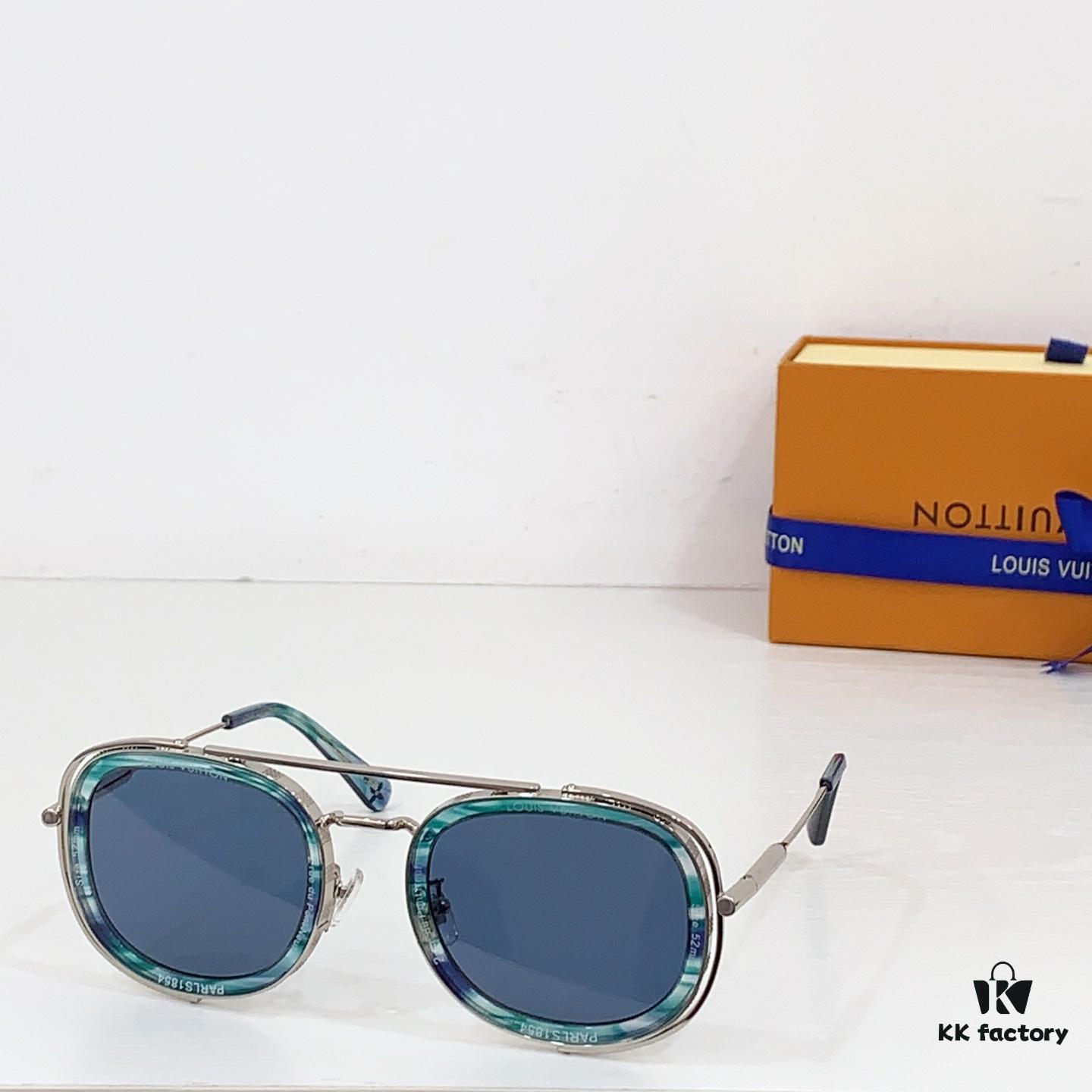 145 LOUIS VUITTON MOD: Z2213U Size: 52-24 145 Sunglasses