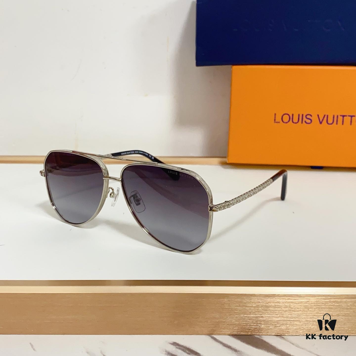 135 LOUIS VUITTON MOD: Z1300E Size: 58□15-140 Sunglasses