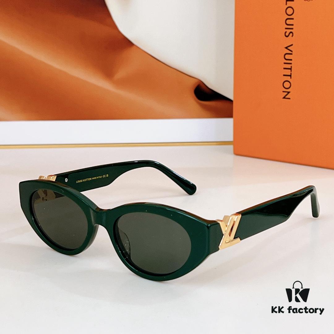 105 LOUIS VUITTON MOD: Z1867 Size: 51□20-140