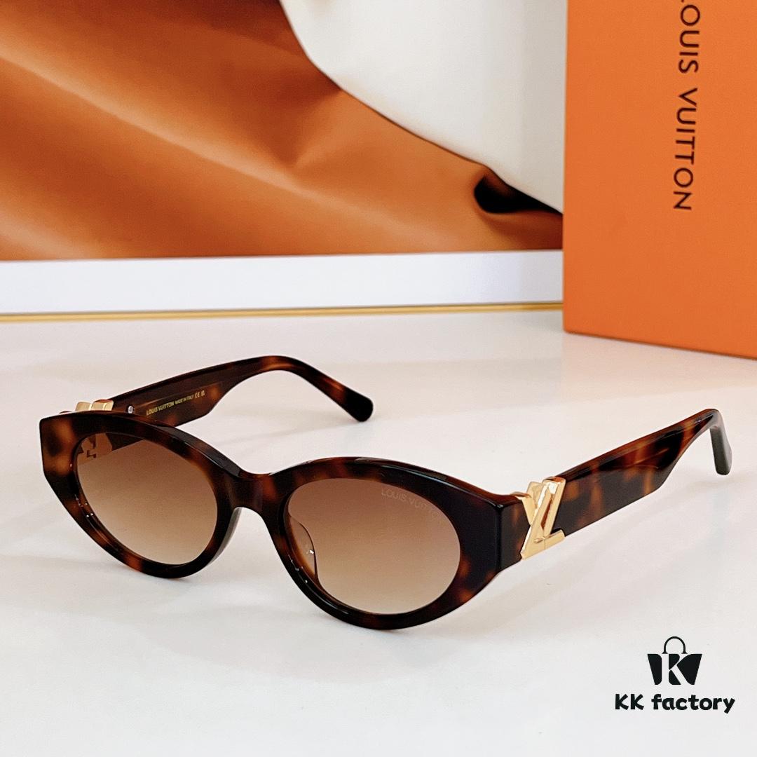 105 LOUIS VUITTON MOD: Z1867 Size: 51□20-140