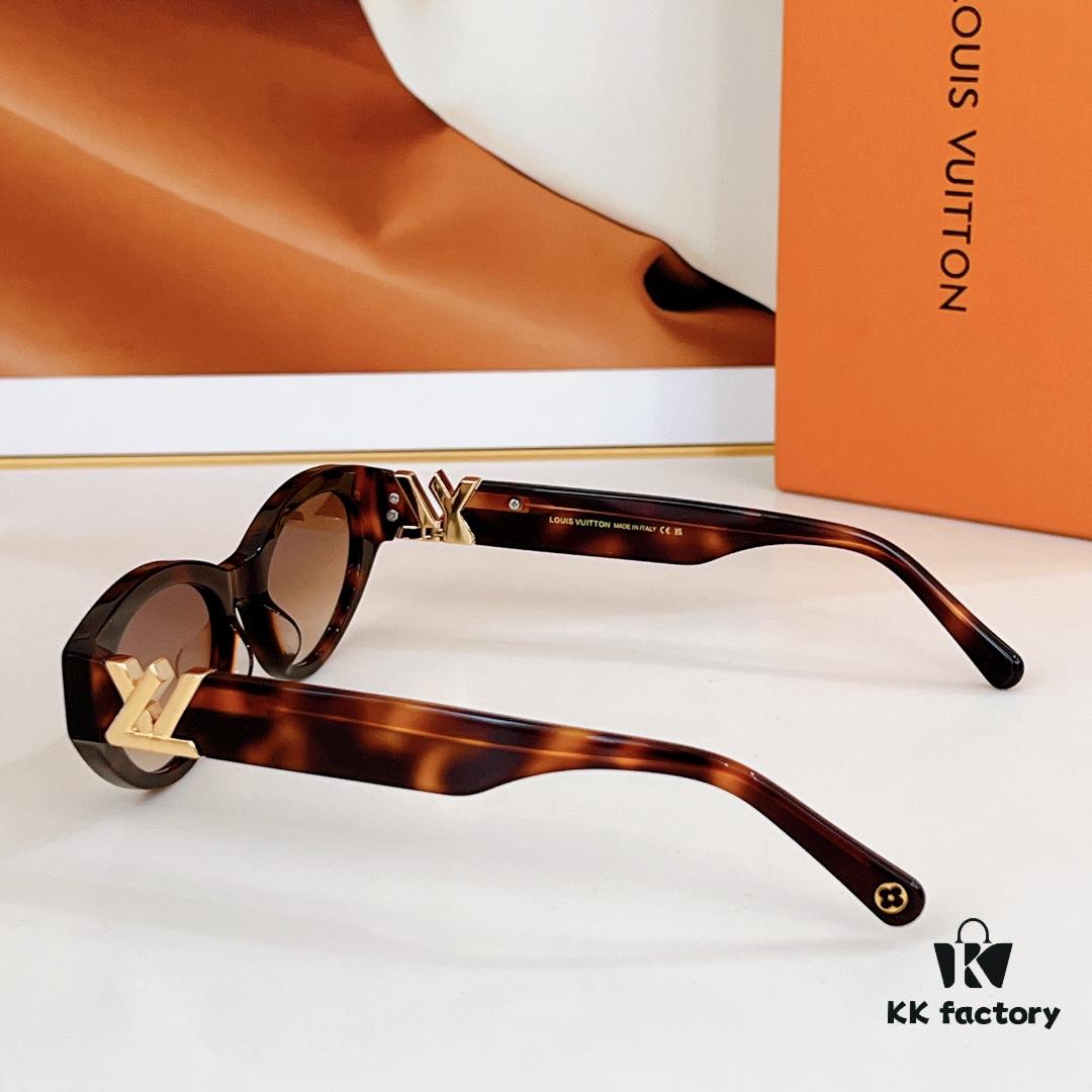 105 LOUIS VUITTON MOD: Z1867 Size: 51□20-140