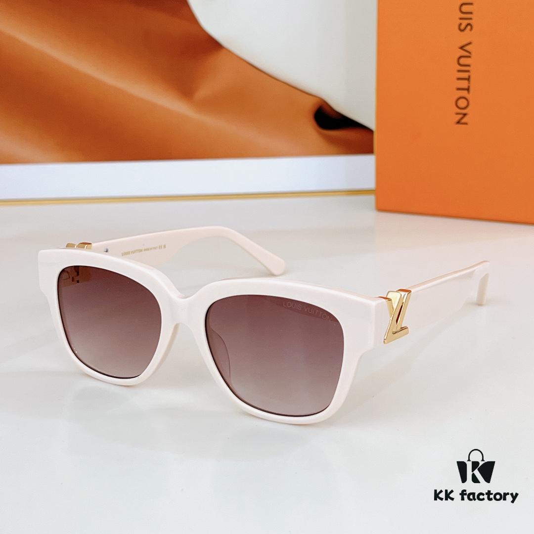 105 LOUIS VUITTON MOD: Z1762 Size: 53□18-140