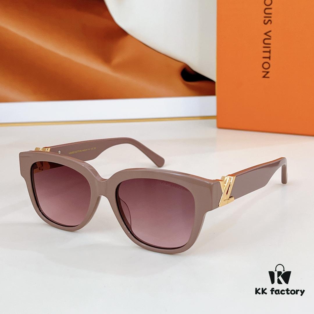105 LOUIS VUITTON MOD: Z1762 Size: 53□18-140