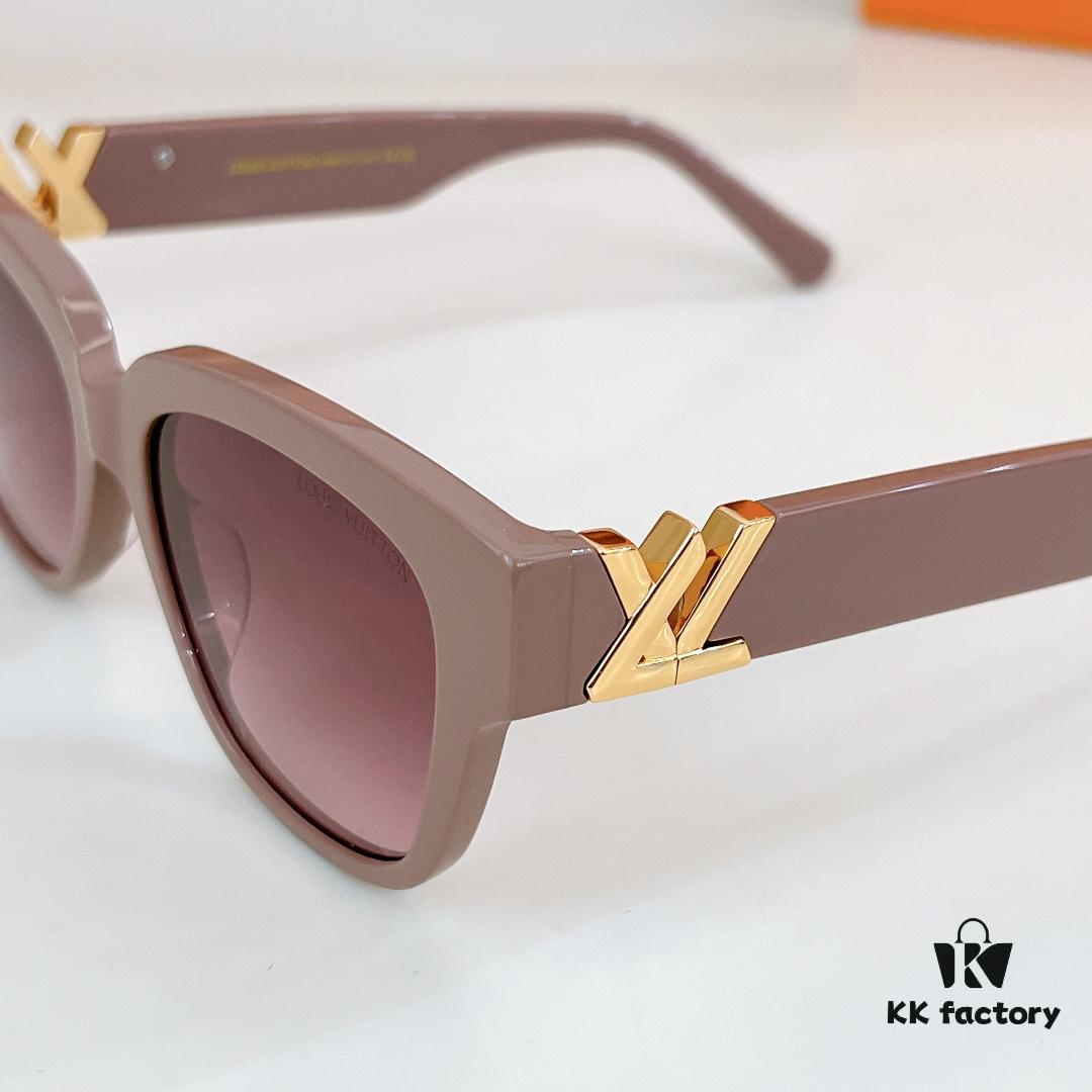 105 LOUIS VUITTON MOD: Z1762 Size: 53□18-140