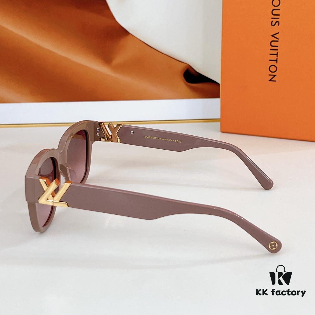 105 LOUIS VUITTON MOD: Z1762 Size: 53□18-140