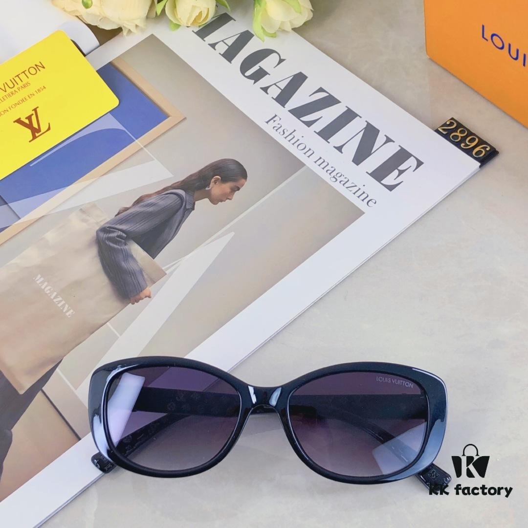 Louis Vuitton Sunglasses - Stylish Square Oversized Frame, Versatile Fashion Design with Premium Craftsmanship
