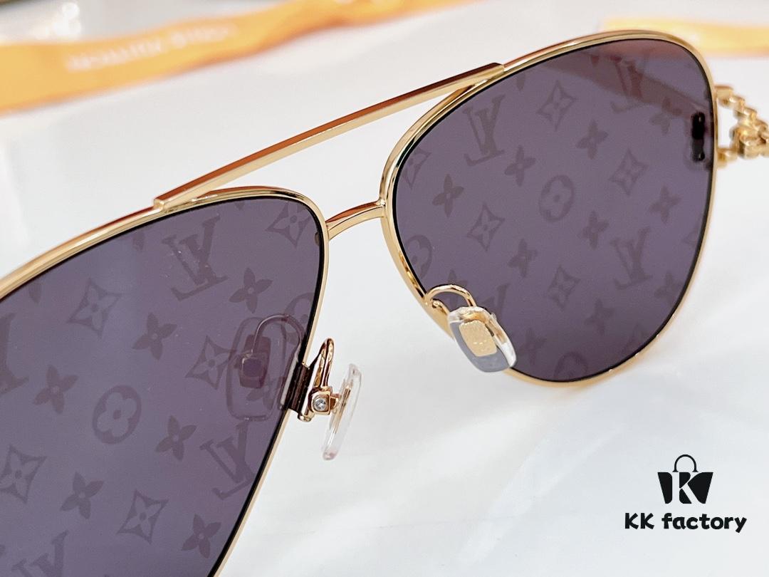 110 LOUIS VUITTON Model Z1432W SIZE: 60-14-145 Sunglasses
