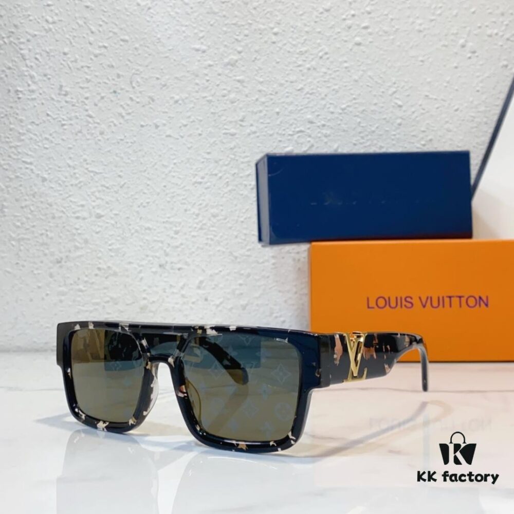 6931af73ccd8ab3d7afa371b 140 Louis VUITTON MOD: Z2062W Size: 133-0-140 Sunglasses