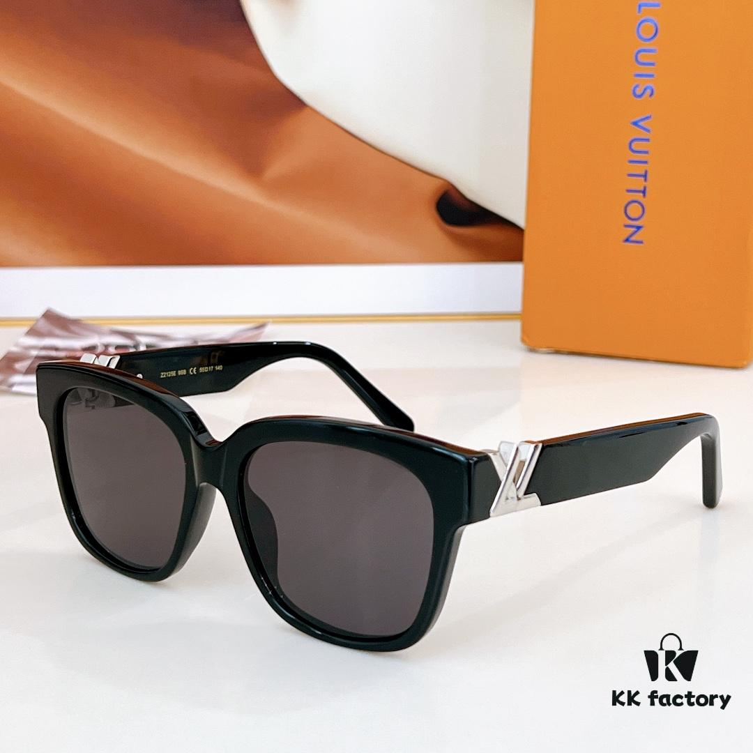 160 LOUIS VUITTON Z2121E Sunglasses