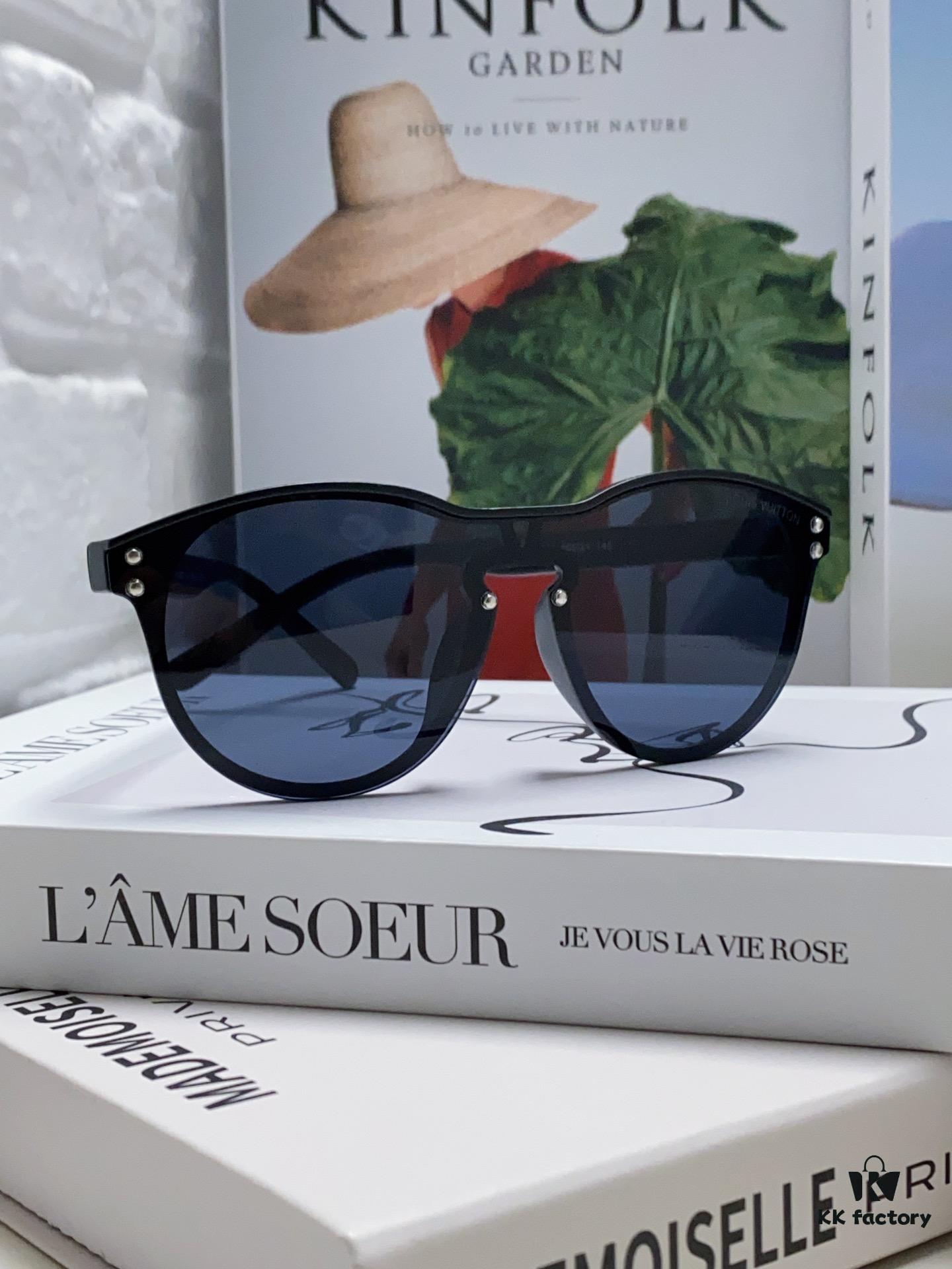 6931af76ccd8ab3d7afa3749 LOUIS VUITTON Round Frame Sunglasses with Detailed Design, Original LV Rimless Style, Classic Temple Logo, High-Quality Construction