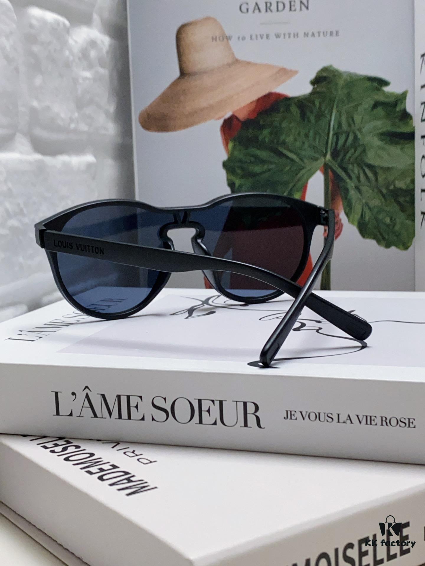 6931af76ccd8ab3d7afa374a LOUIS VUITTON Round Frame Sunglasses with Detailed Design, Original LV Rimless Style, Classic Temple Logo, High-Quality Construction