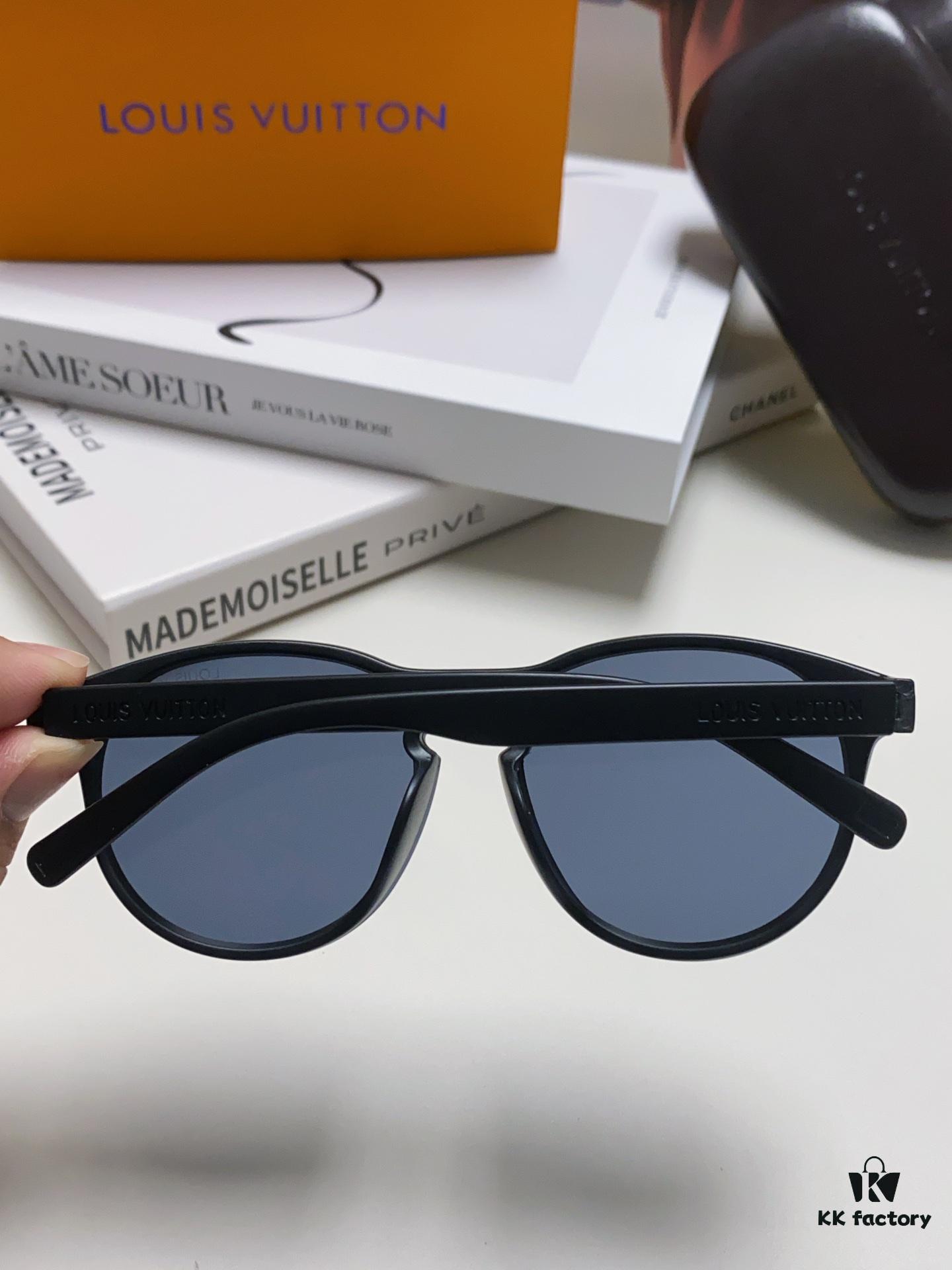 6931af76ccd8ab3d7afa374c LOUIS VUITTON Round Frame Sunglasses with Detailed Design, Original LV Rimless Style, Classic Temple Logo, High-Quality Construction