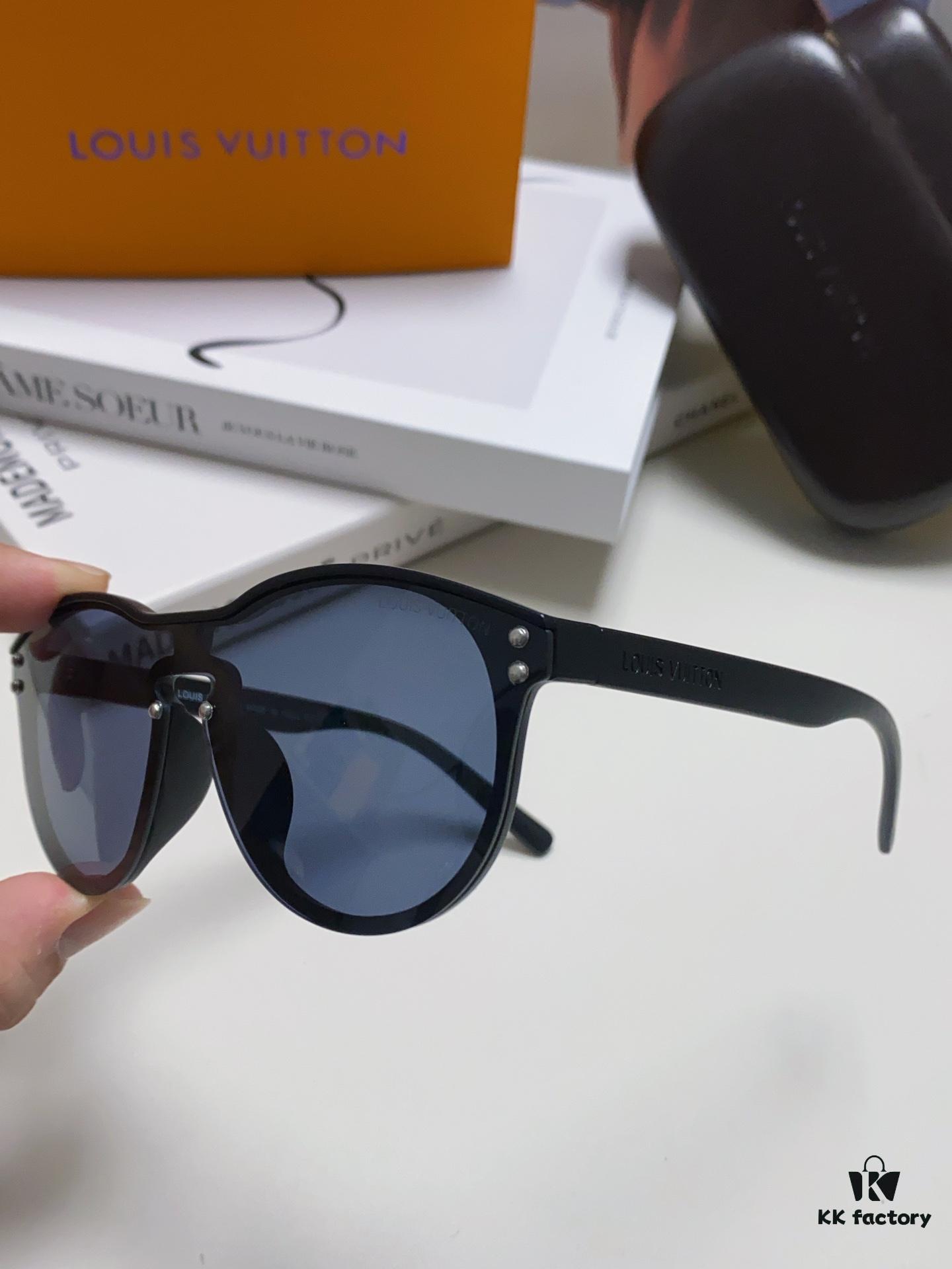 6931af76ccd8ab3d7afa374d LOUIS VUITTON Round Frame Sunglasses with Detailed Design, Original LV Rimless Style, Classic Temple Logo, High-Quality Construction
