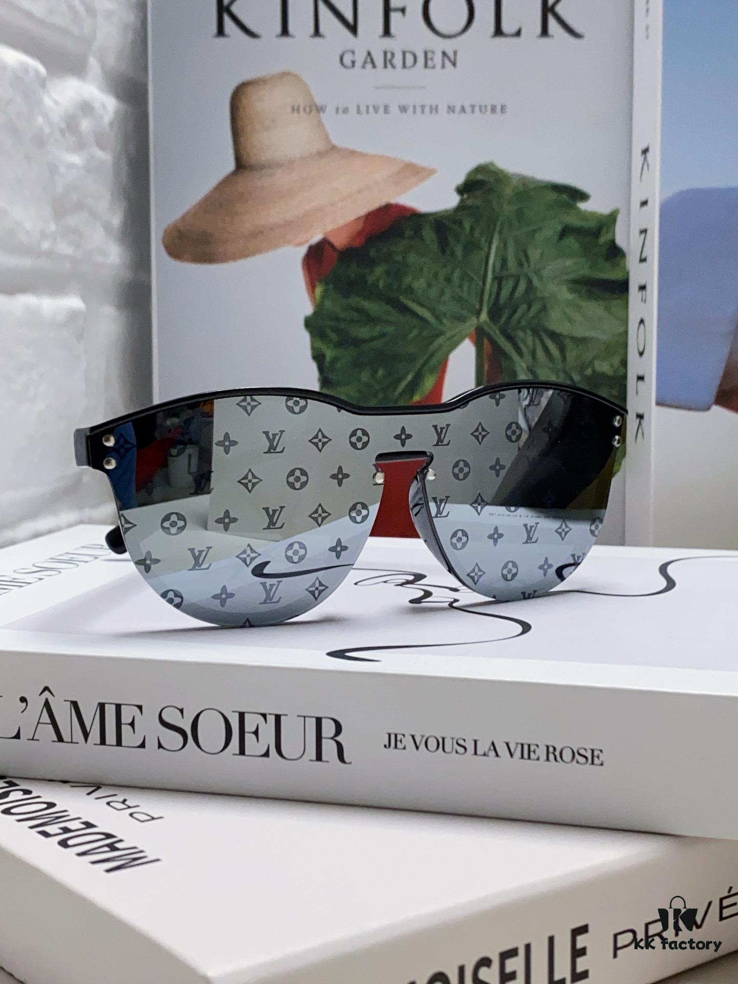 6931af77ccd8ab3d7afa3755 LOUIS VUITTON Round Frame Sunglasses with Detailed Design, Original LV Edgeless Style, Classic Temple Logo, High-Quality Fashion Eyewear