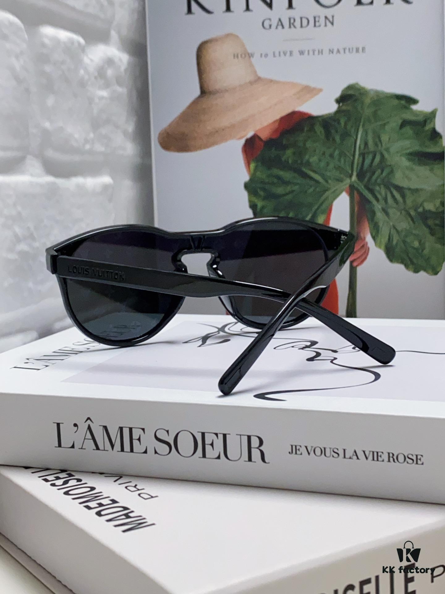 6931af79ccd8ab3d7afa3771 LOUIS VUITTON Round Frame Sunglasses with Detailed Design, Original LV Edgeless Style, Classic Temple Logo, High-Quality Fashion Eyewear