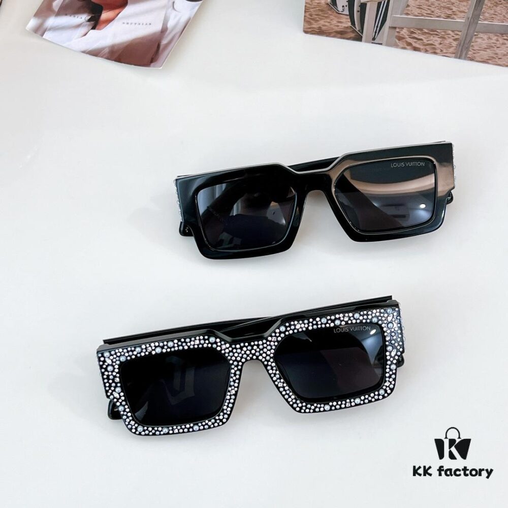 6931af7bccd8ab3d7afa378a LOUIS VUITTON Sunglasses