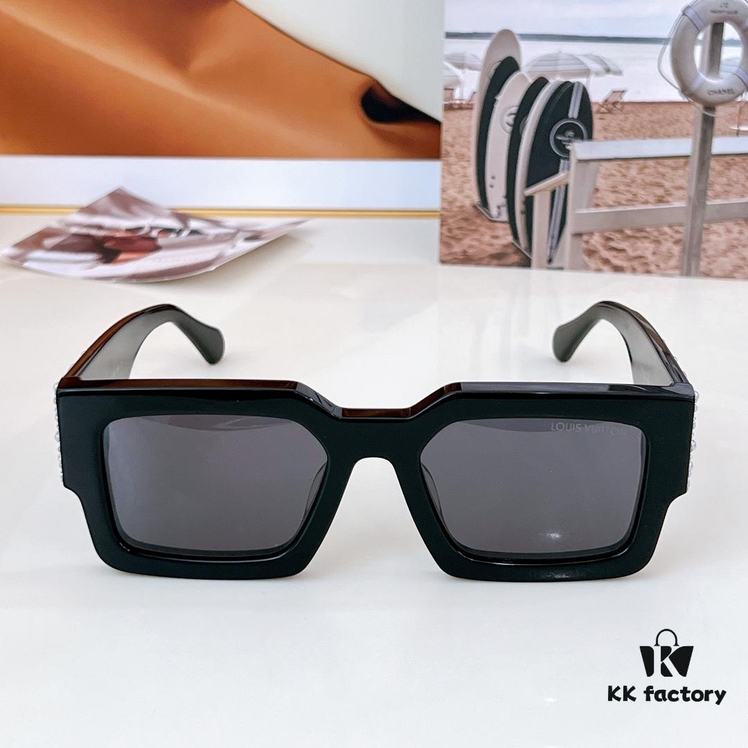 LOUIS VUITTON Sunglasses