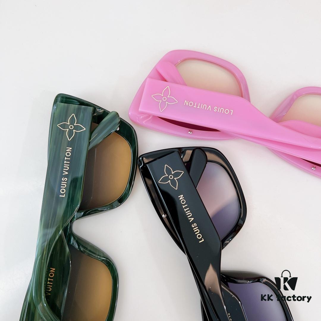 LOUIS VUITTON* Model: Z2007U Size: 56-18-145 Sunglasses