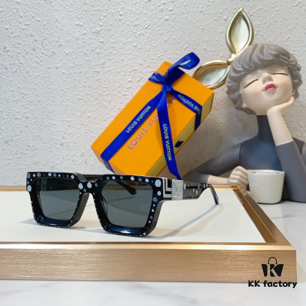 6931af8eccd8ab3d7afa38a6 LOUIS VUITTON * Z1910E Z1920E Z1940E Z1900E Z1812E (One Color, One Model) Premium Quality Luxury Edition, Runway Highlight, True Millionaire's Style, Dense Logo Gold Threads Embedded in Solid Frame, Bold Lines and Exquisite Craftsmanship Create a Three-Dimensional Texture, Refined Small Square Temple Connects Smoothly with Clasp, Different Tints of Coating Enhance the Elegance of Golden Rivets