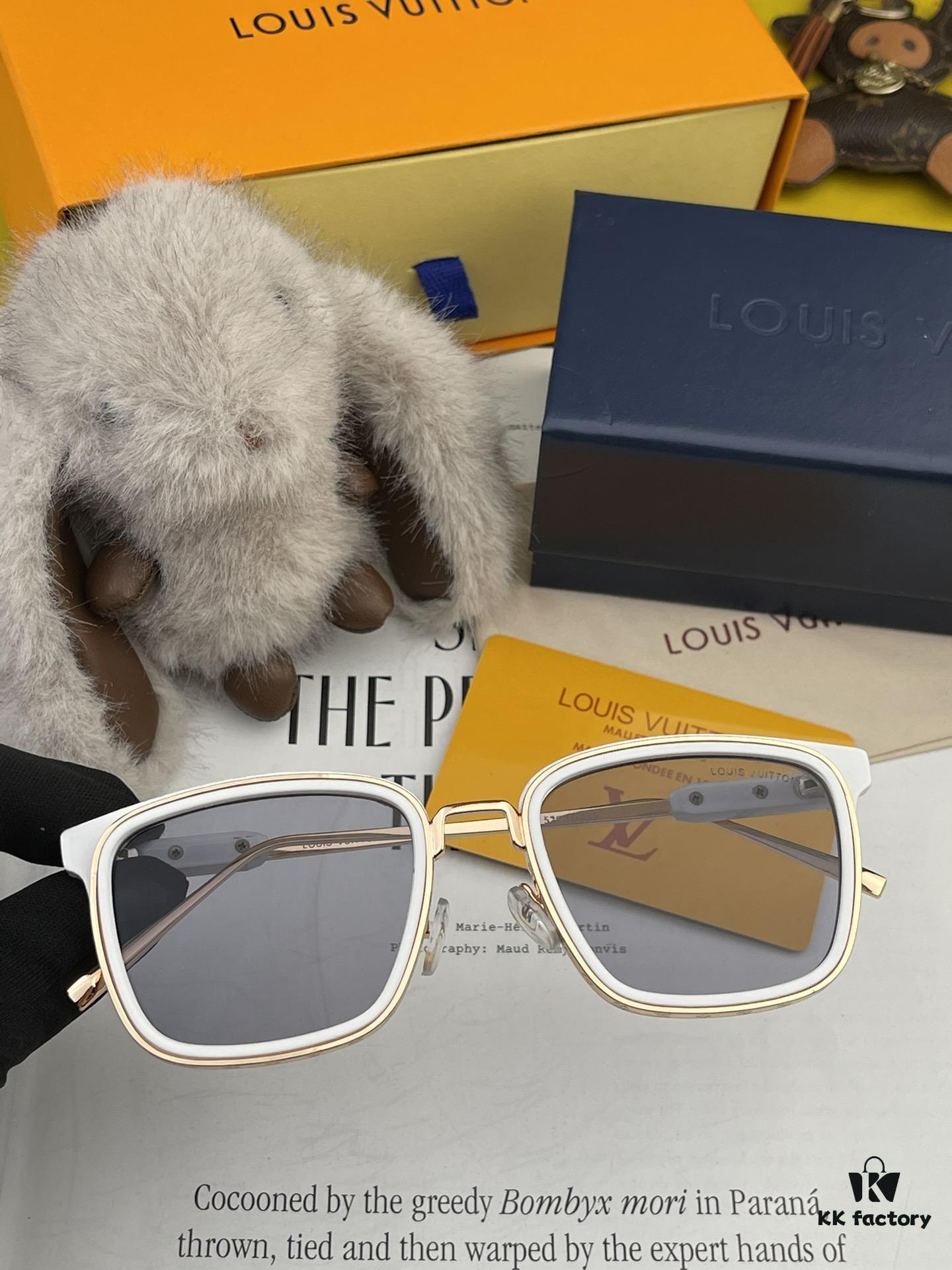 LOUIS VUITTON Rectangular Frame Z1495 Size: 54□22-145 Sunglasses