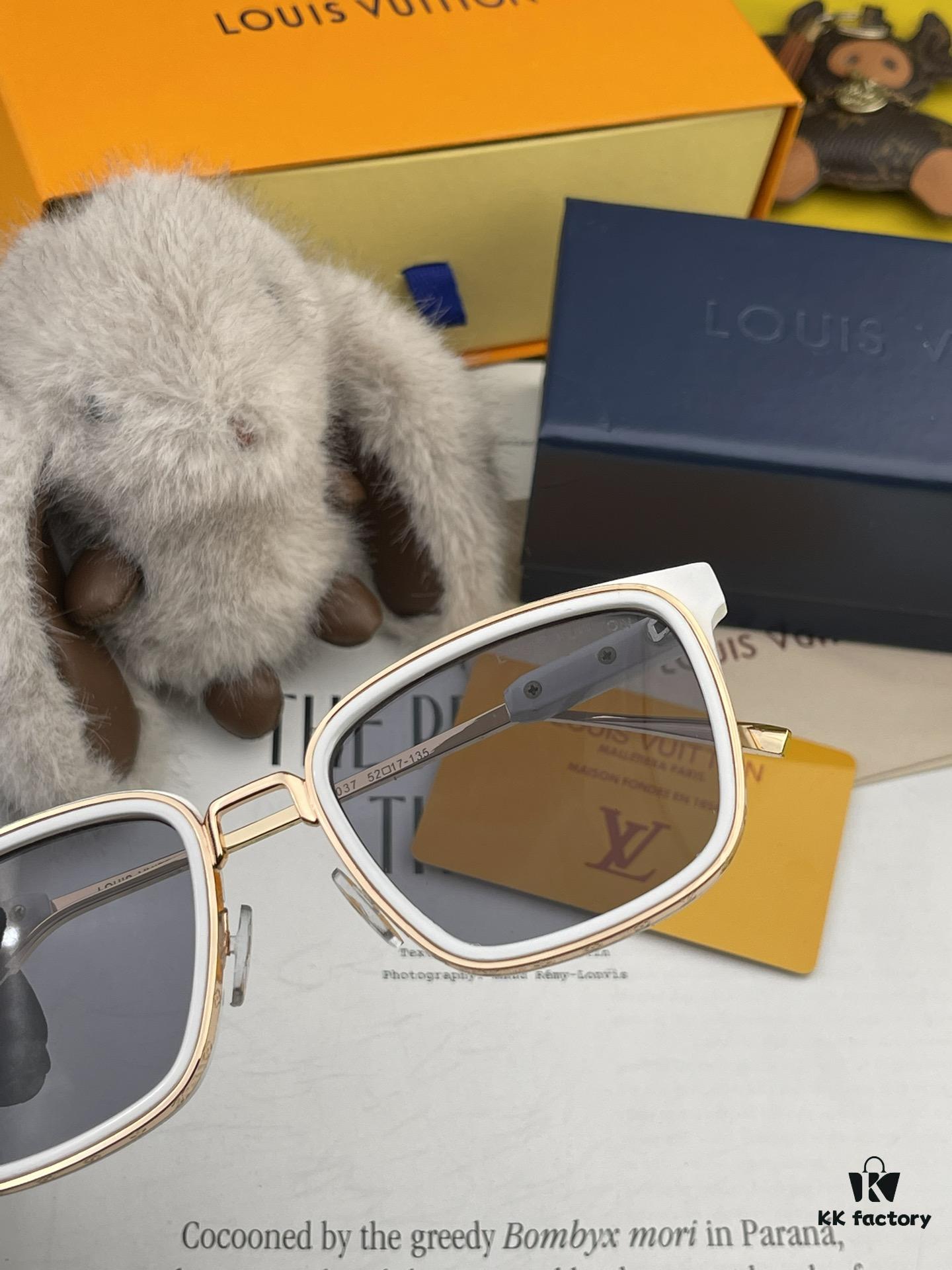 LOUIS VUITTON Rectangular Frame Z1495 Size: 54□22-145 Sunglasses