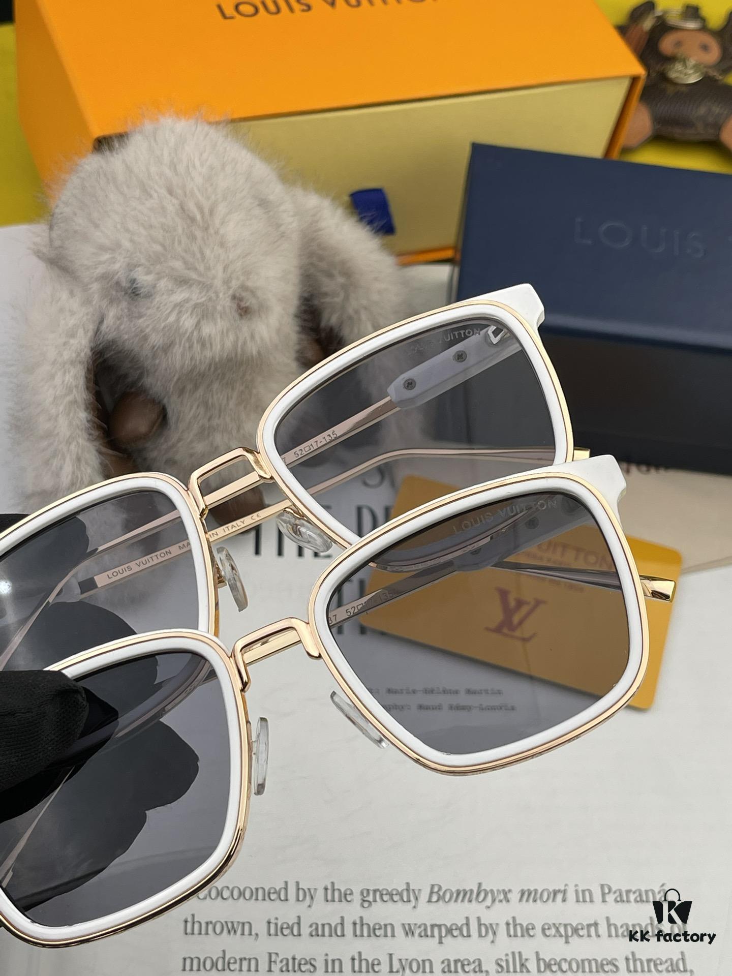 LOUIS VUITTON Rectangular Frame Z1495 Size: 54□22-145 Sunglasses