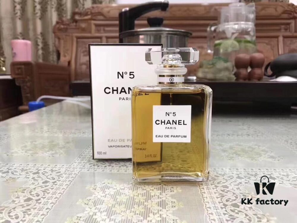 6931afc5ccd8ab3d7afa3bb4 Chanel No.5 100ml Eau de Parfum for Women, Luxurious and Subtle Fragrance, Retail Edition with Handbag