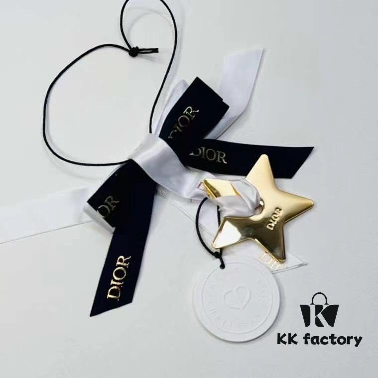 6931afe3ccd8ab3d7afa3d57 Dior Limited Edition Christmas Star Car Diffuser Disc