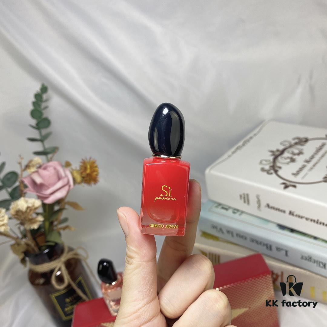 6931f4473a89a121ed546201 Counter Q-Sized Giorgio Armani Love 4-Piece Mini Set 7ml, Mini Version, No Spray Cap, Drop and Apply Style, Includes Four Variants: Yellow Love, Pink-Cap Light Love Scent, Pink Bottle Intense Love Scent, Red Love