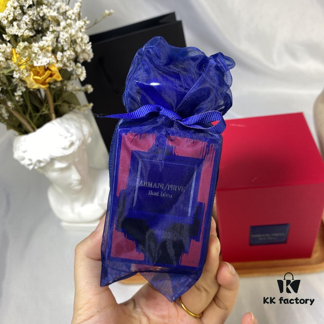 6931f44b3a89a121ed546239 Red Box Spicy Ikat Bleu 100ml, Armani Arman Privé Ikat Bleu 2020