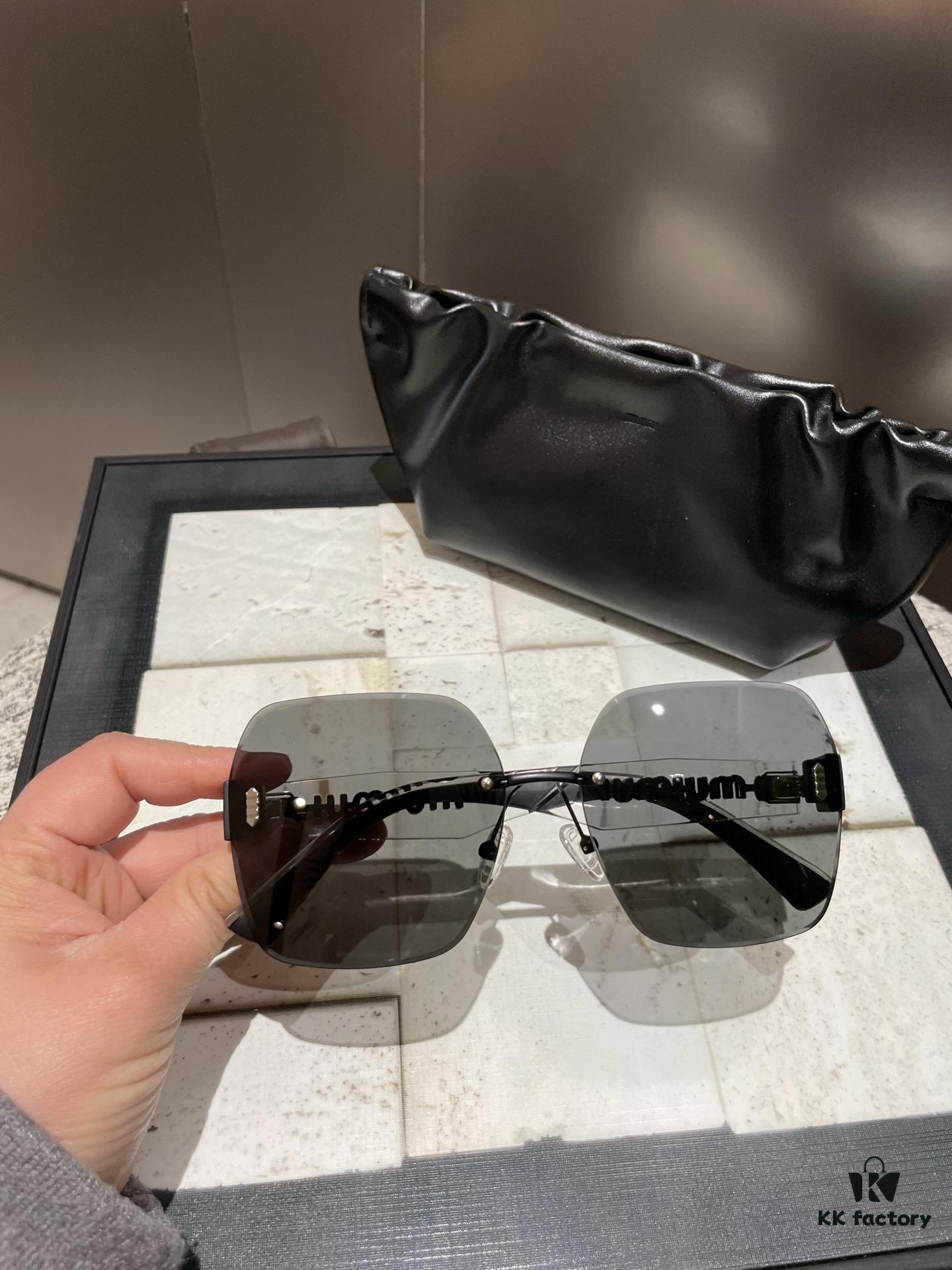 6931f4973a89a121ed54663a Fendi Sparkle Polarized Fashion Elegant Sunglasses for Women