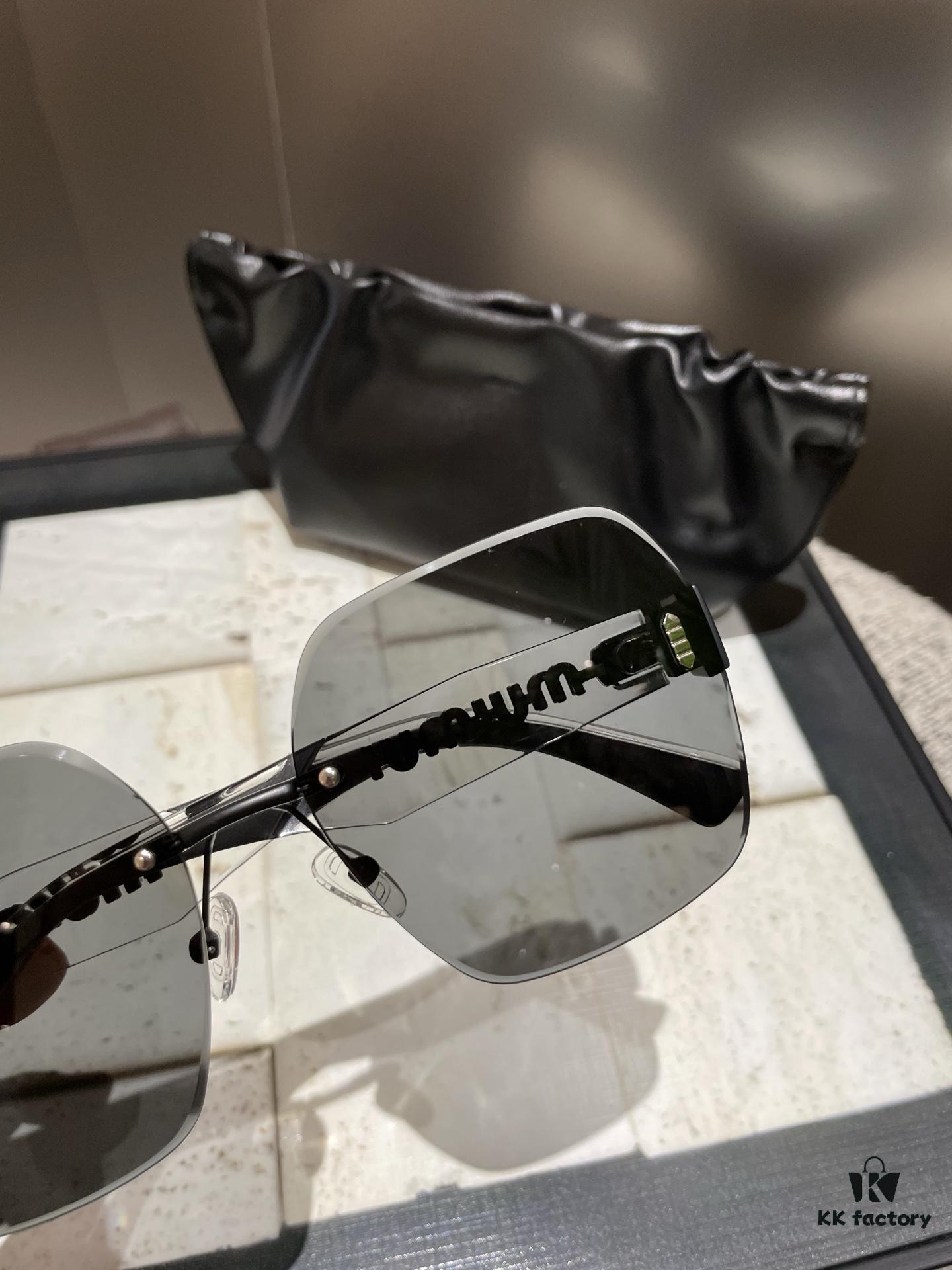 6931f4973a89a121ed54663b Fendi Sparkle Polarized Fashion Elegant Sunglasses for Women