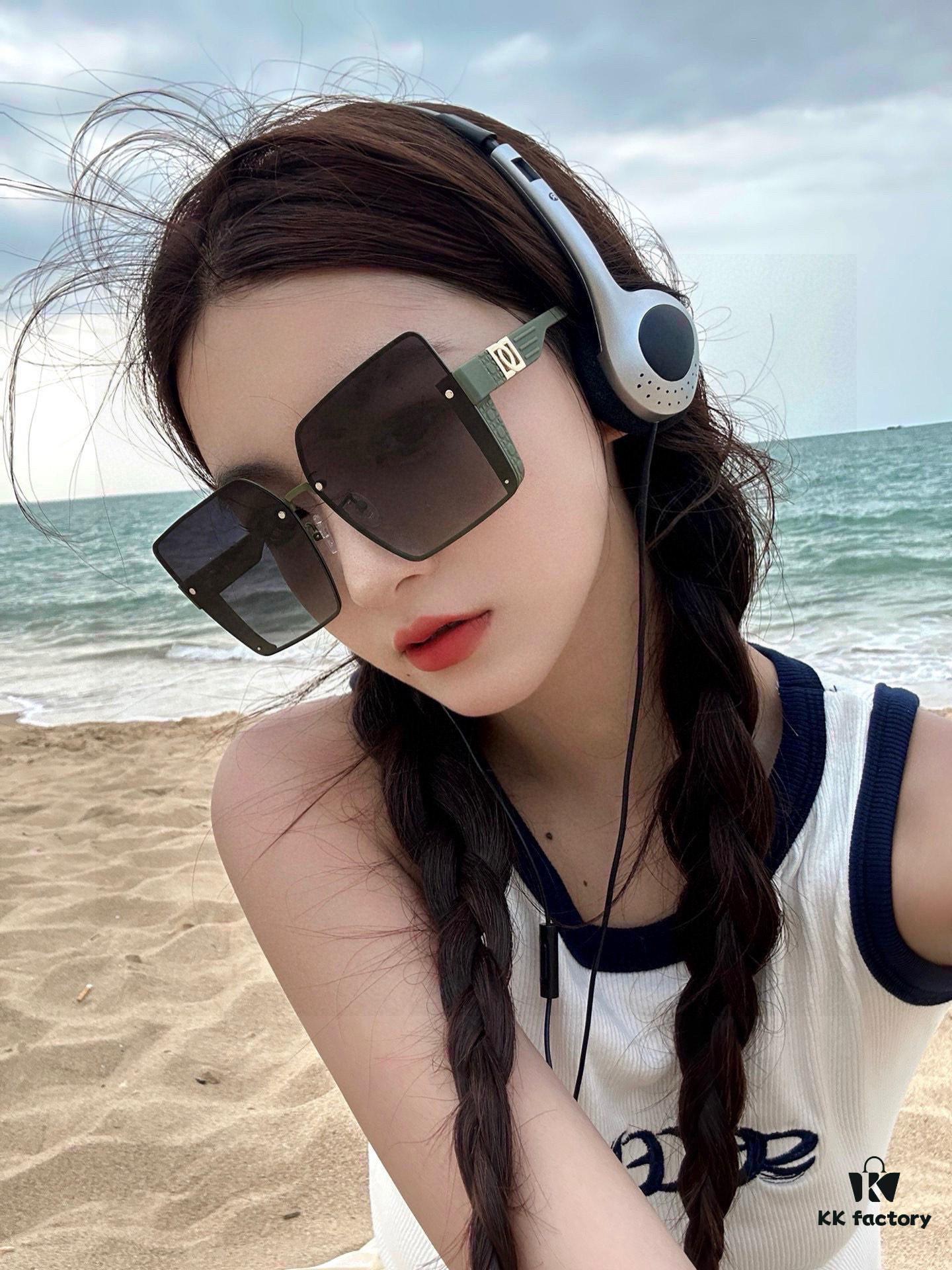 Dior Polarized Resin Sunglasses 😎 New Style Little Chic Sun Protection Glasses, Reducing Glare and Blocking Harmful Radiation 🥰 Essential Fashion Accessory for Travel and Outfits 🌸 Suitable for Driving 🧐 Brand Philosophy - Trends Come and Go, but Style Remains Eternal 🥳