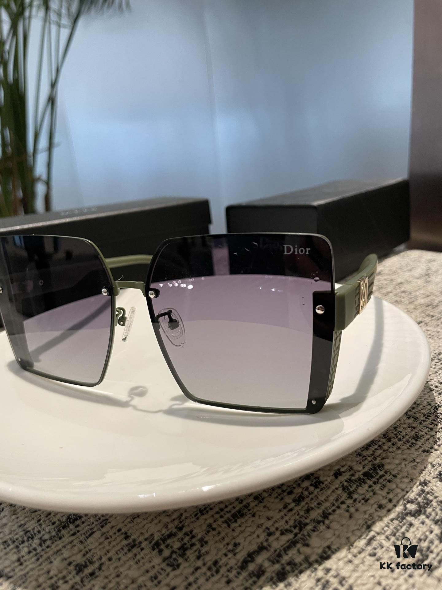 Dior Polarized Resin Sunglasses 😎 New Style Little Chic Sun Protection Glasses, Reducing Glare and Blocking Harmful Radiation 🥰 Essential Fashion Accessory for Travel and Outfits 🌸 Suitable for Driving 🧐 Brand Philosophy - Trends Come and Go, but Style Remains Eternal 🥳
