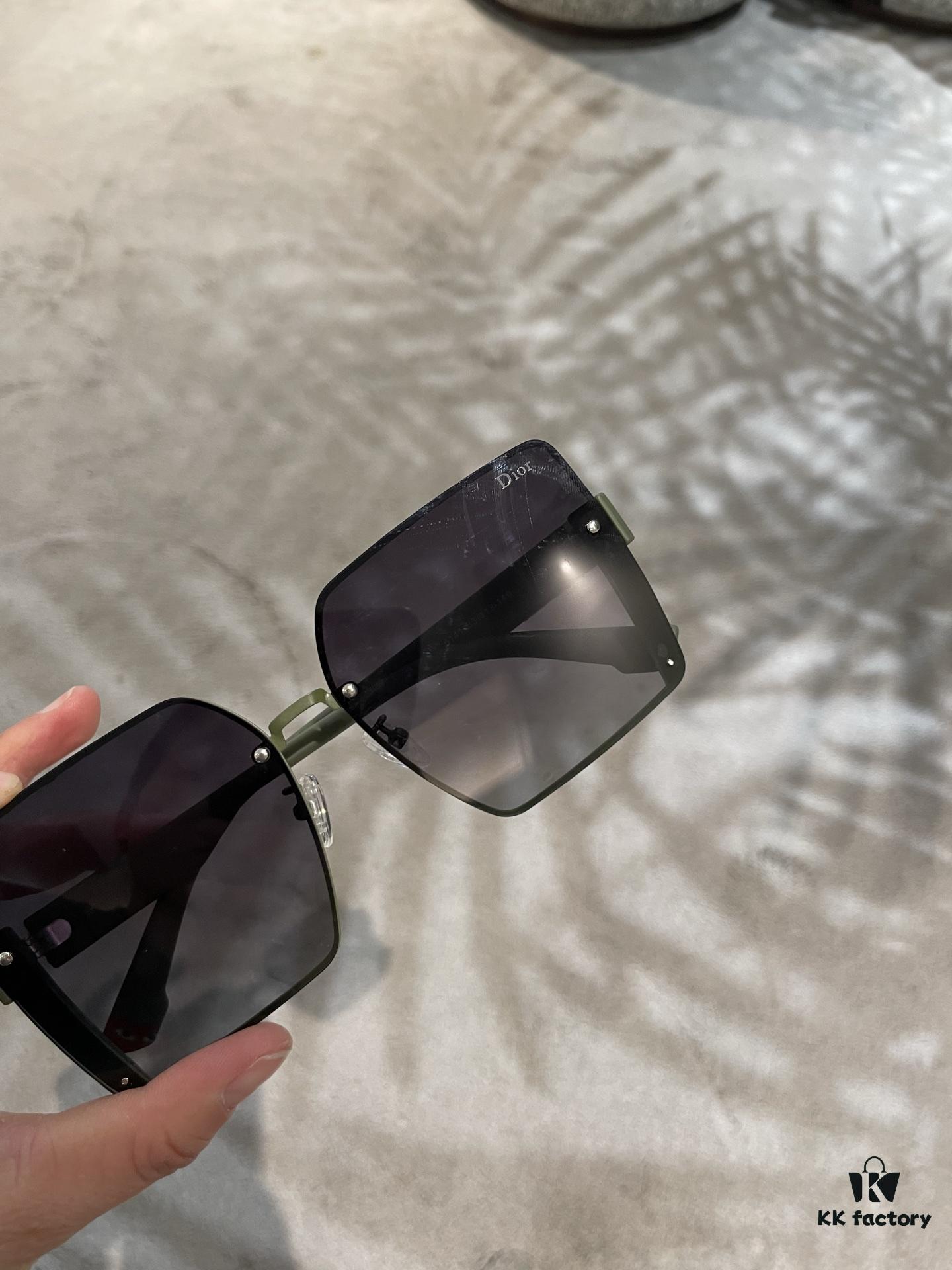 Dior Polarized Resin Sunglasses 😎 New Style Little Chic Sun Protection Glasses, Reducing Glare and Blocking Harmful Radiation 🥰 Essential Fashion Accessory for Travel and Outfits 🌸 Suitable for Driving 🧐 Brand Philosophy - Trends Come and Go, but Style Remains Eternal 🥳
