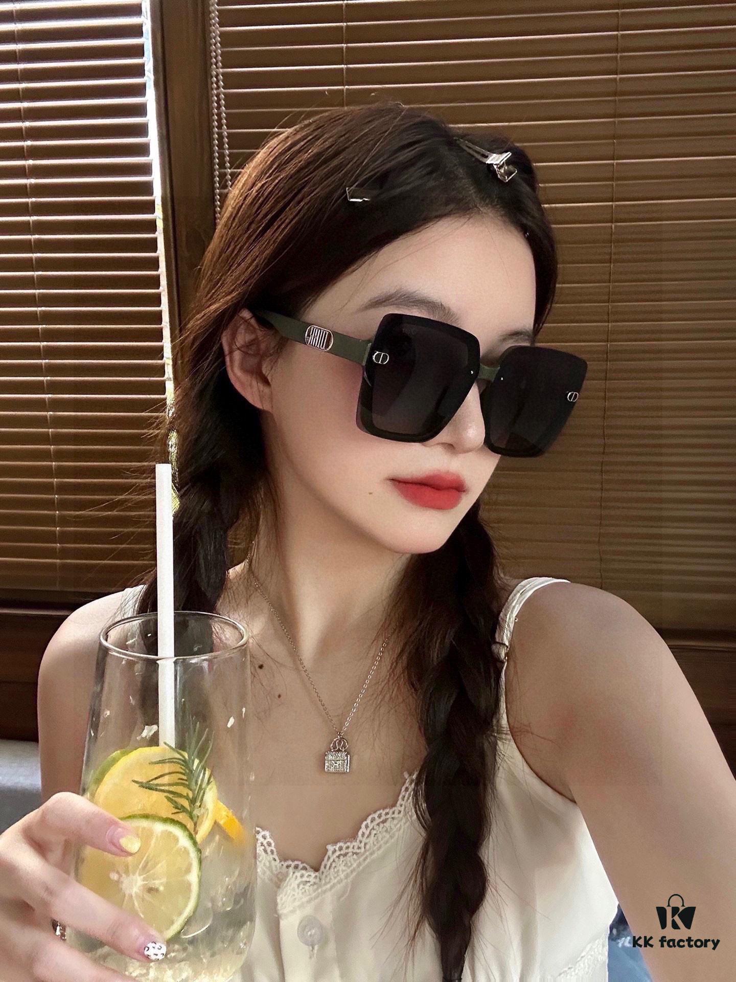 Dior Polarized Resin Sunglasses, New Small Chic Style, Reduces Glare, Blocks Harmful Radiation, Essential for Travel and Daily Wear