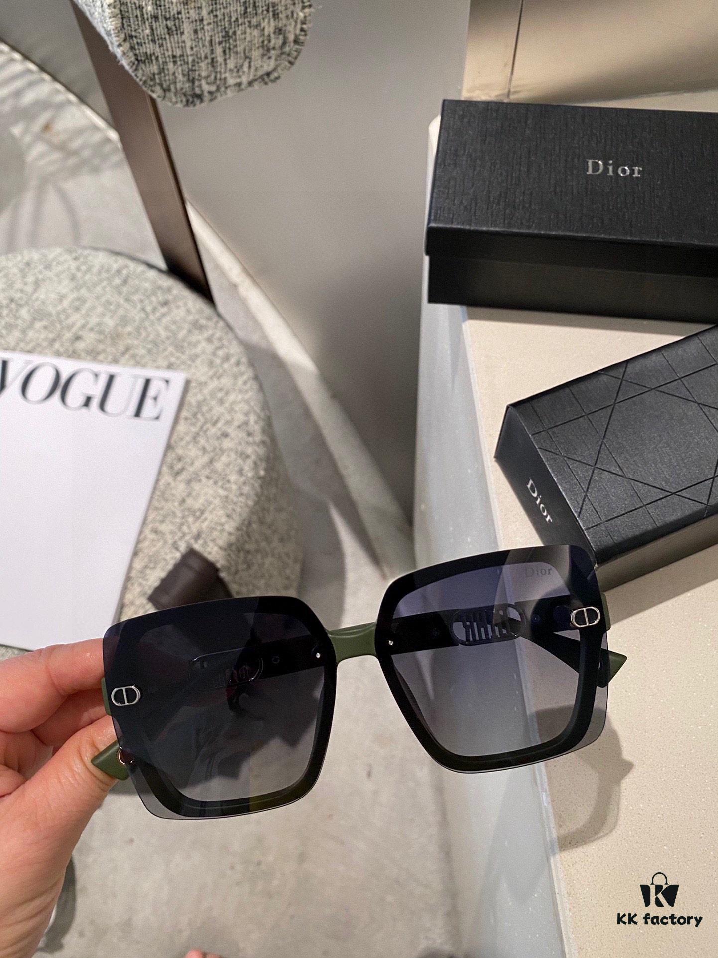 Dior Polarized Resin Sunglasses, New Small Chic Style, Reduces Glare, Blocks Harmful Radiation, Essential for Travel and Daily Wear