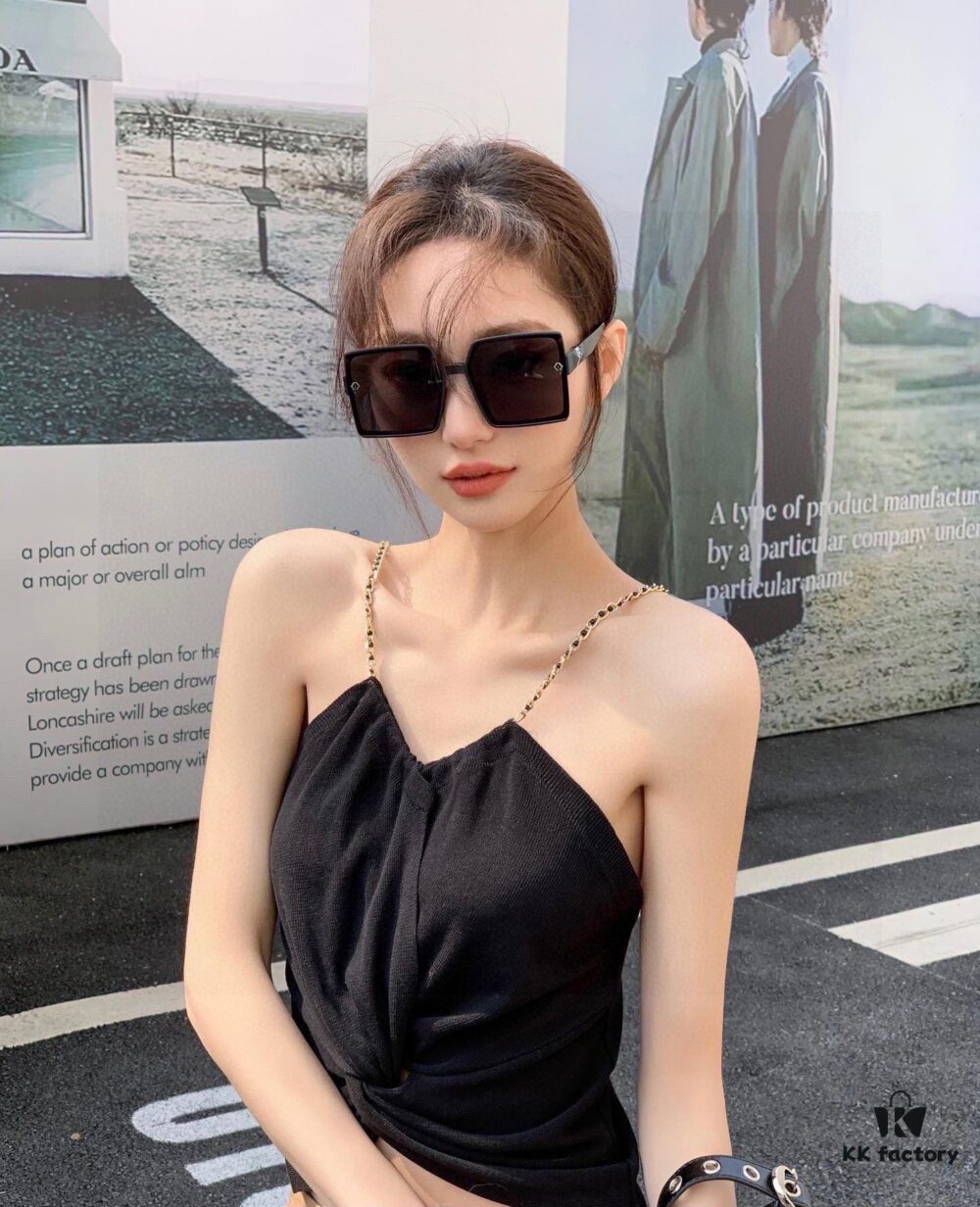 6931f5003a89a121ed546c3d Dior Women's Oversized Sunglasses with HD Polarized Lenses, Slimming and Face-Framing, Fashionable and Trendy, Influencer Live-Streaming Hit (7819)